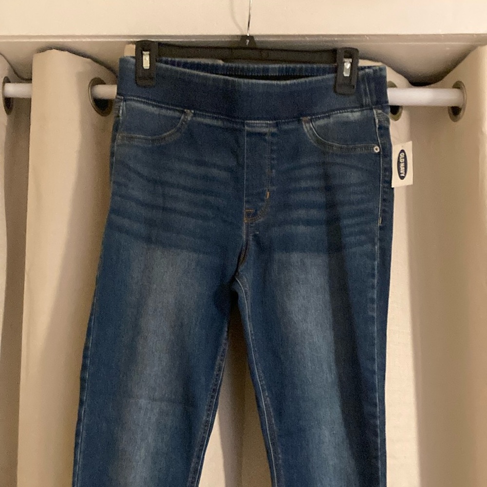 Brand new Old Navy rockstar, super skinny Jeggings mid-rise jeans.